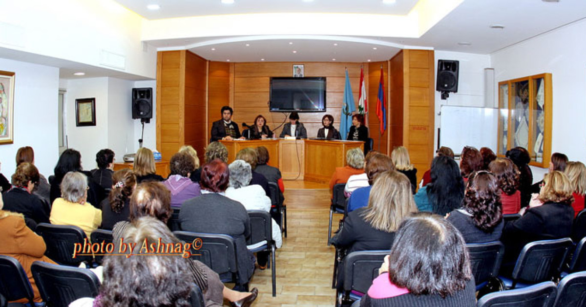 Շահեկան Կլոր Սեղան` Ընտանիքի Նիւթական Հարցերուն Վերաբերեալ Երեխաները Եւ Պատանիները Իրազեկ Դարձնելու Մասին